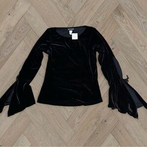 Chic Black Velvet Top with Flared Sleeves Dead Stock